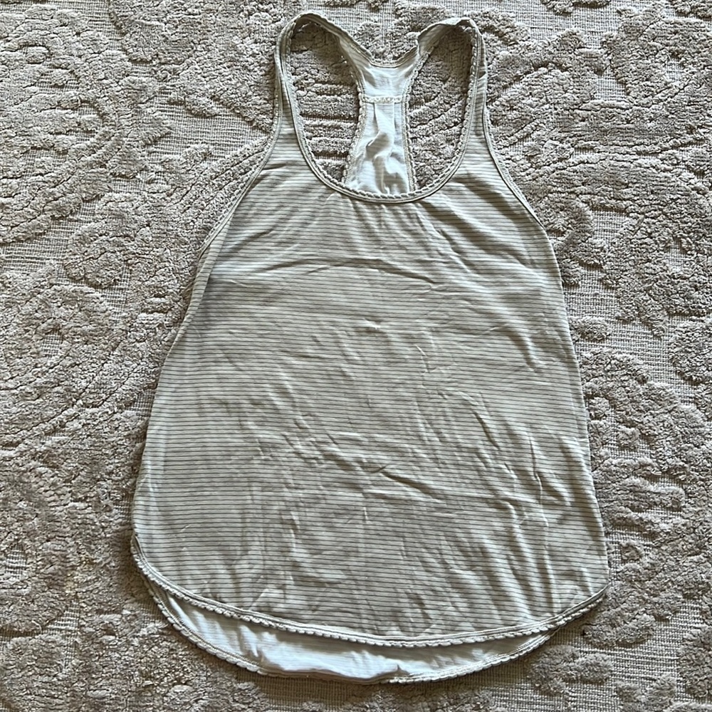Lululemon tan and white flowy racer back athletic tank top size 4